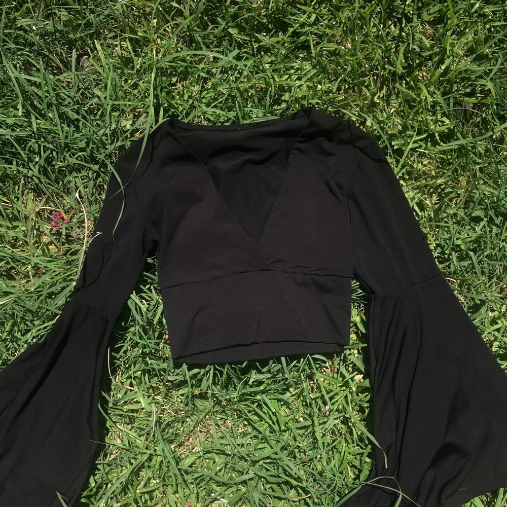 Black long sleeve crop top🖤